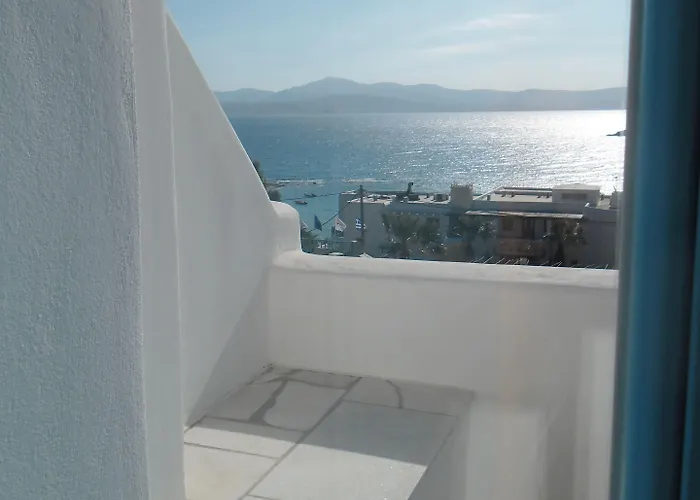 Captains Rock Chrisi Akti (Paros)